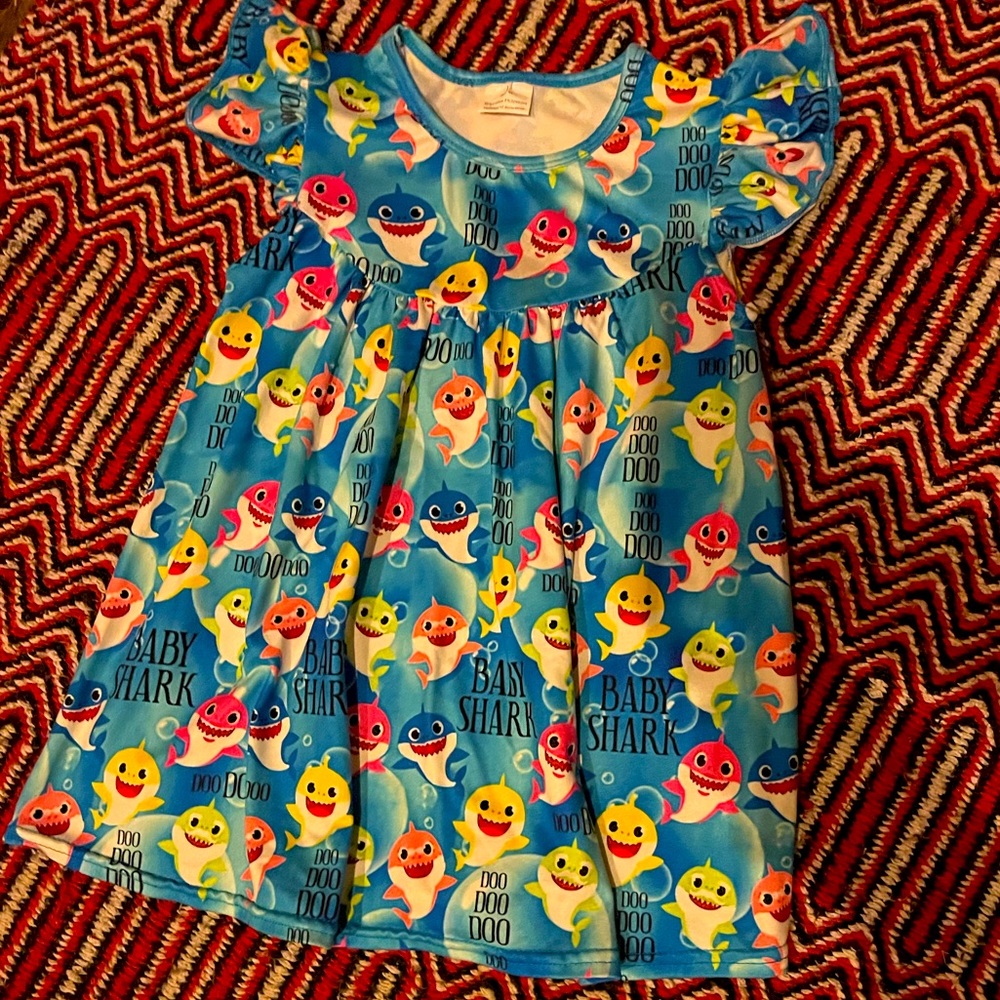 Cute Baby Shark Dress 4T, VGUC